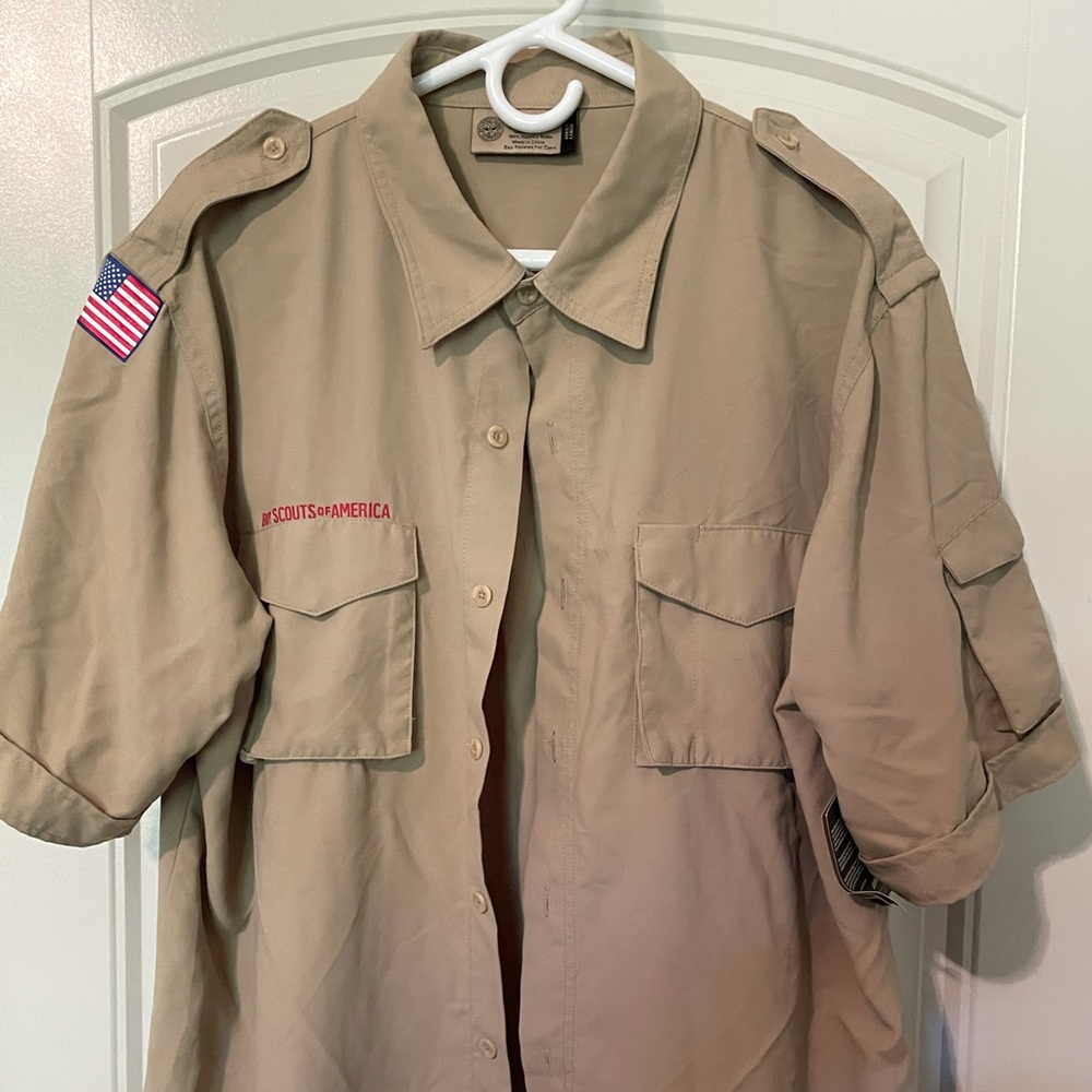 Brand New w/tags Men’s Boy Scout shirt. Size L.